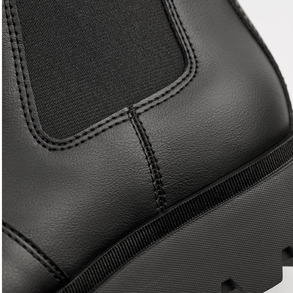 ZARA MEN TREADED CHELSEA BOOTS - Picture 8 of 10